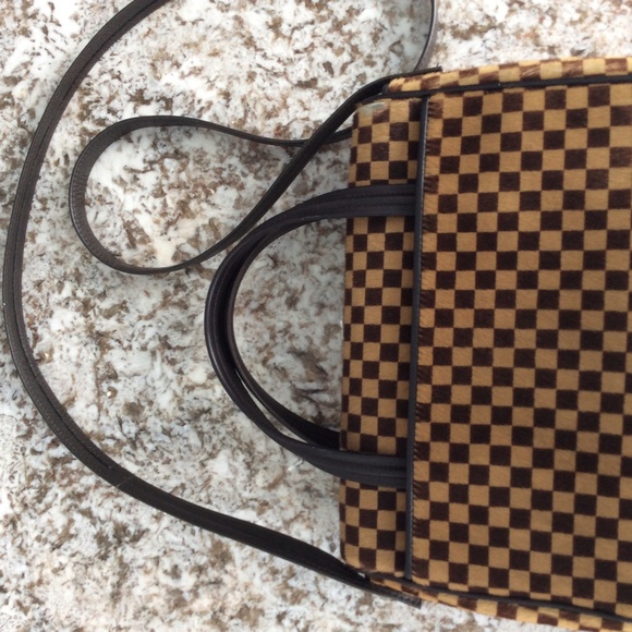 Louis Vuitton Purse - Picture 3 of 16